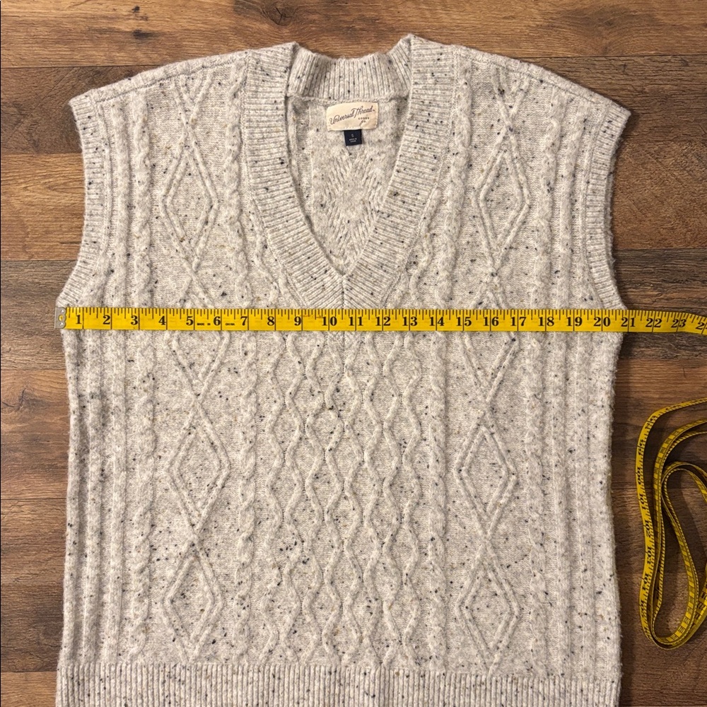 Universal Thread Light Gray V Neck Cable Knit Swe… - image 2